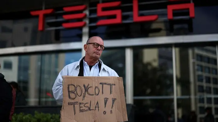 Elon Musk Dihantam Krisis Besar, Tesla dan Starlink Hadapi Ancaman Boikot